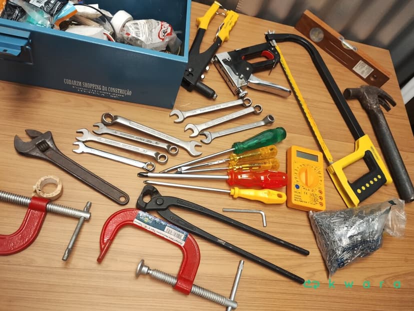 Caixa com Ferramentas (Aproximadamente 30 Peças) - foto 1