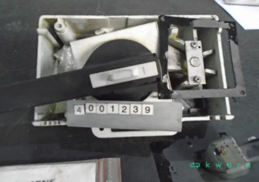 APROX. 51 ITENS: ACABAM C-33 ROOS ,  ACCEPTOR GAMMA 7.1 ,  ACELERADOR 167841 TOYOTA ,  ACION ROT NF630SEPIN630AIR300630A TÉCHNE ,  ACION ROTAT EXT 3VF 96231EA00 SIPA ,  ACIONAMENTO 11-2200003-01-01 MSA ,  ACIONAMENTO 20-2100002-01-09 MSA ,  ACIONAMENTO EB05207000123 CYKLOP ,  ACIONAMENTO K140R ATOS ,  ACIONAMENTO ROTA 3VF95231EA00 TÉCHNE - foto 4