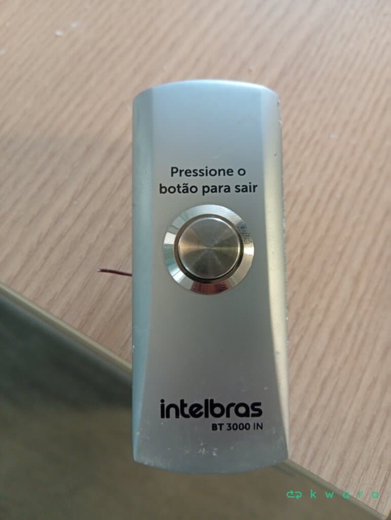 Controlador de acesso e botoeira Intelbras - foto 2
