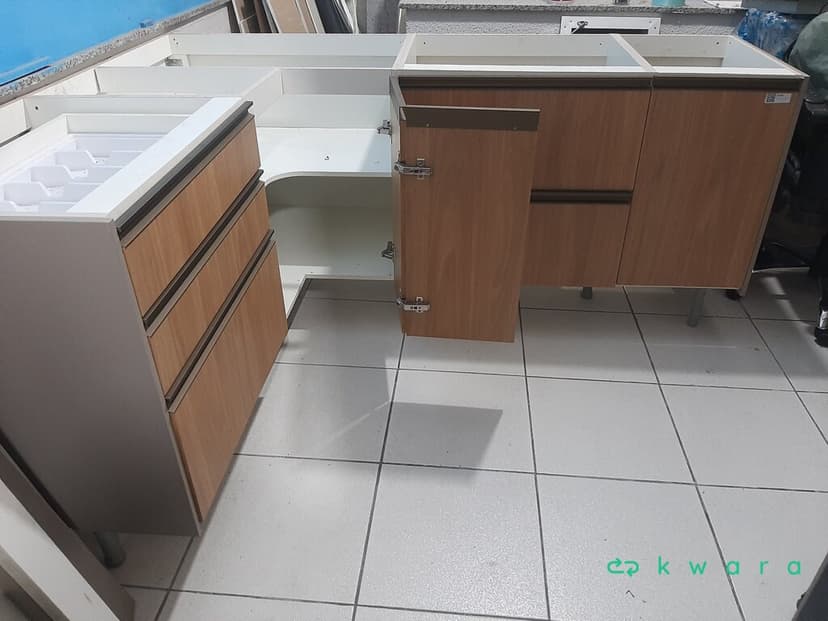 COZINHA PLANEJADA ARMARIO SUSPENSO 4 PORTAS, 2 GAVETAS E GABINETE 4 GAVETAS, 4 PORTAS (montado) + GRANITO PRETO SÃO GABRIEL - foto 4