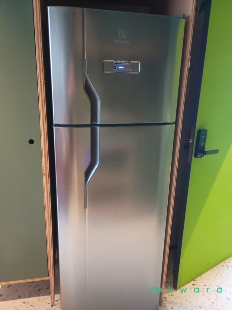 Refrigerador Electrolux Mod TF39S 310L. 220V - foto 1