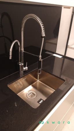 Pedra com Cuba de Inox, Torneira e Armário com 2 Portas - foto 4