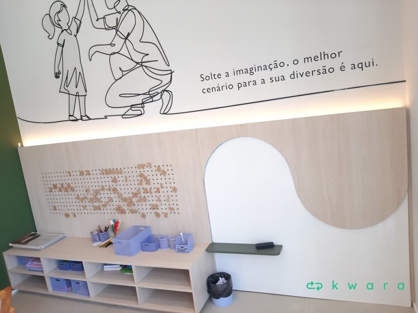 Painel Luminoso com Lousa e Móvel - foto 1