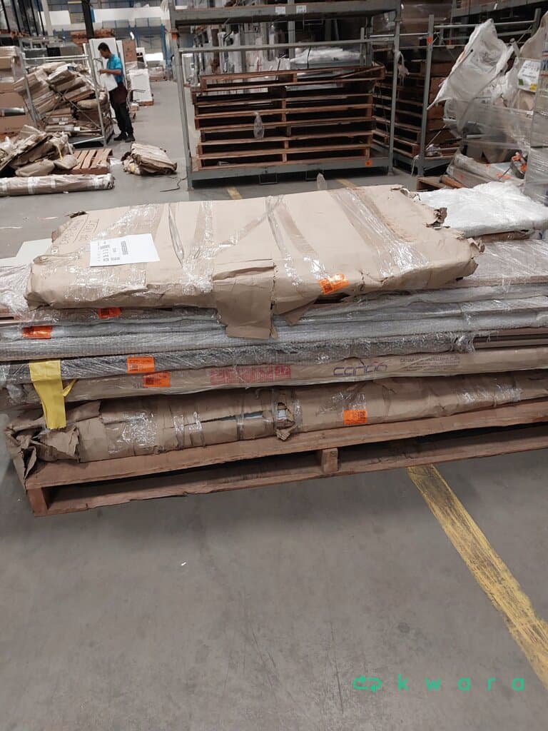 Aprox 5 Itens: Guarda-roupas casal, Berço e Racks para TV (Kappesberg, Madetec) - foto 1