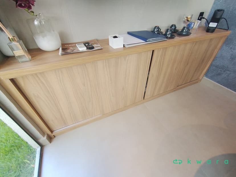 Armário baixo com 2 portas de correr (não inclui decoração) - foto 1