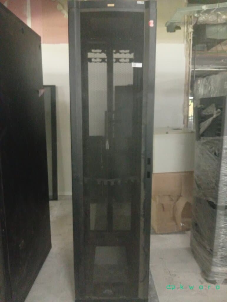 Rack Apc Para Servidor E Telefonia - foto 1