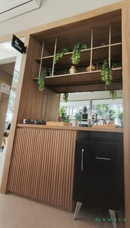 Armário com 2 portas e 2 prateleiras (não inclui eletro e decoração) - foto 2