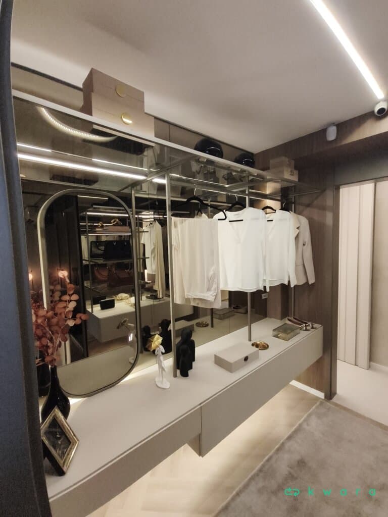 Closet, bancada com 5 gaveta falsas e módulo espelhado (não inclui itens de decoração, roupas ou acessórios) - foto 1