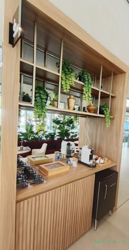 Armário com 2 portas e 2 prateleiras (não inclui eletro e decoração) - foto 1
