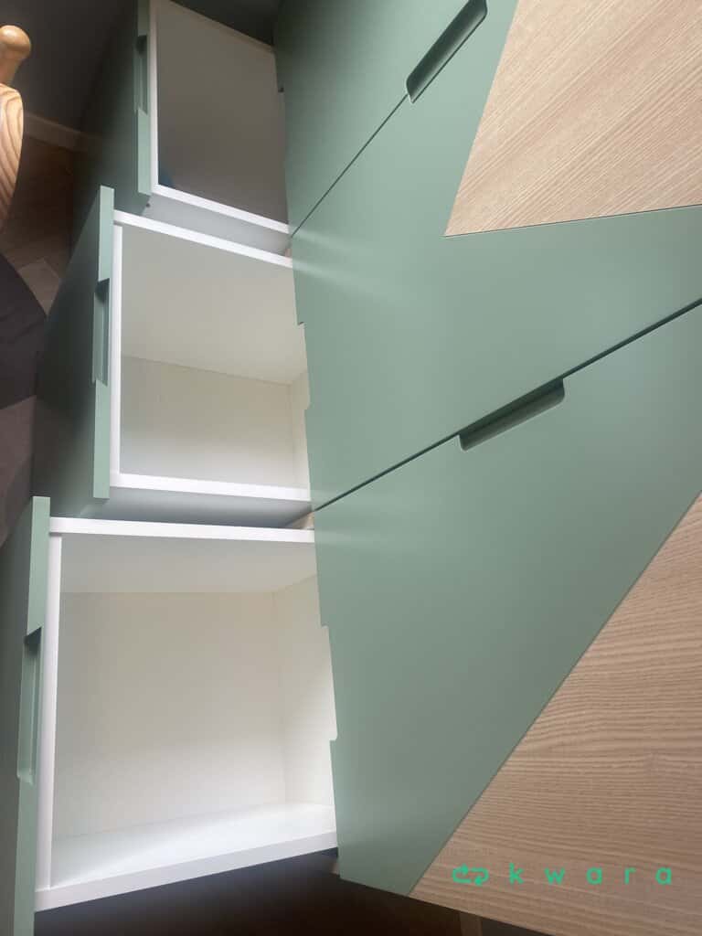 Guarda roupa com 3 portas e 3 gavetas (não inclui itens) - foto 3