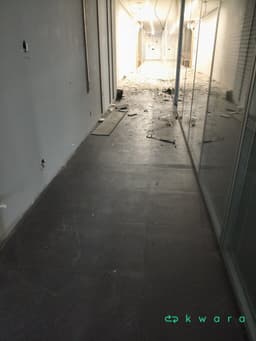 Aprox. 500 placas de piso vinílico - foto 3
