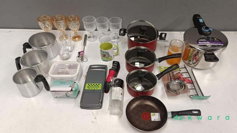 Aprox. 30 Utensílios de cozinha - Panela de Pressão, taças, conjunto de Panelas - foto 1