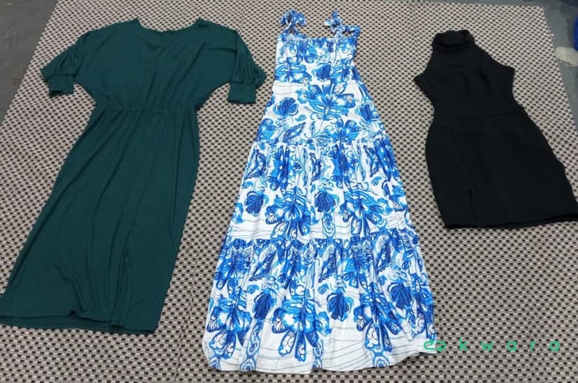 Aprox. 12 Vestidos diversos - Saldo A - KO3300 - foto 3
