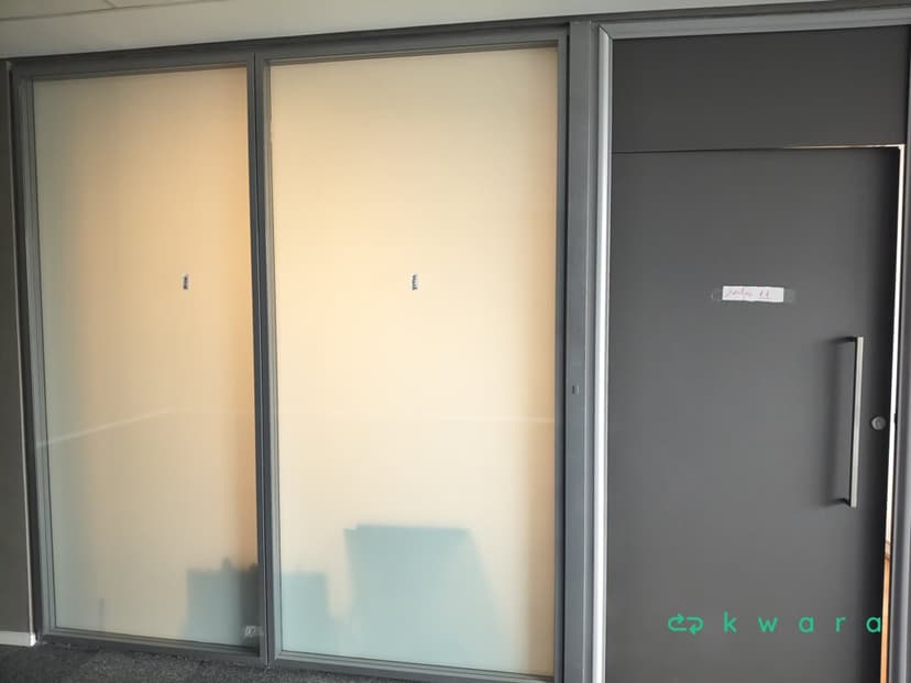 3 Portas e 4 divisórias de vidro simples, perfil em aluminio anodizado - foto 1