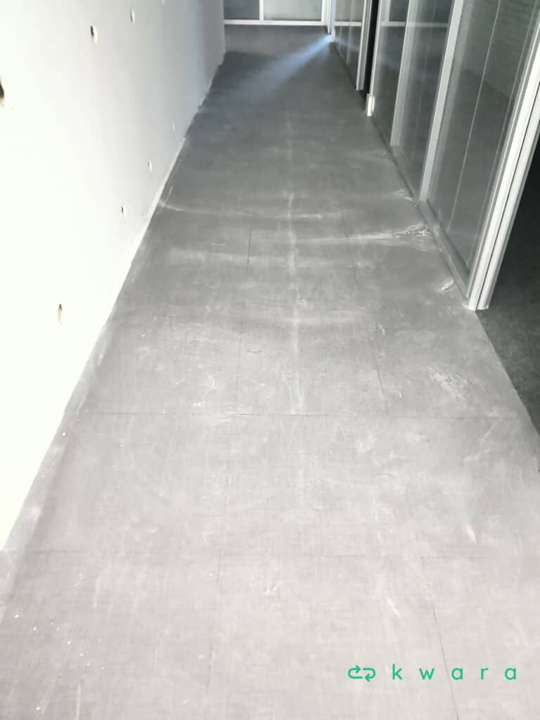 Aprox. 500 placas de piso vinílico - foto 1
