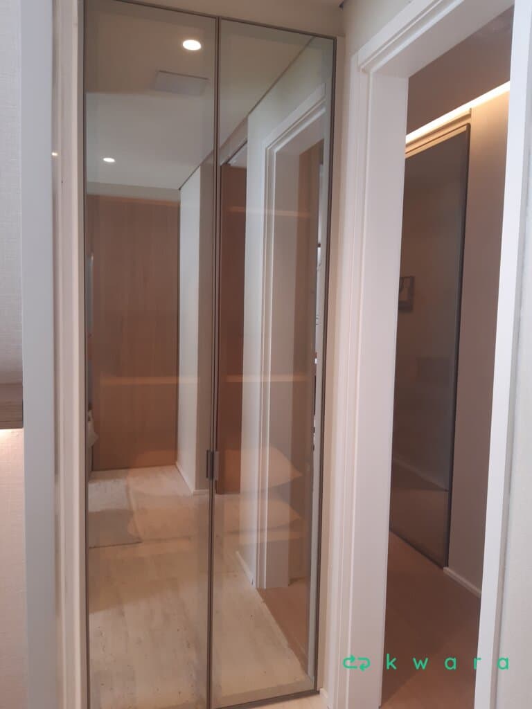 Armário com 2 Portas Espelhadas - foto 1