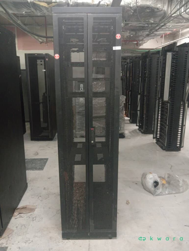 Rack Apc Para Servidor E Telefonia - foto 1