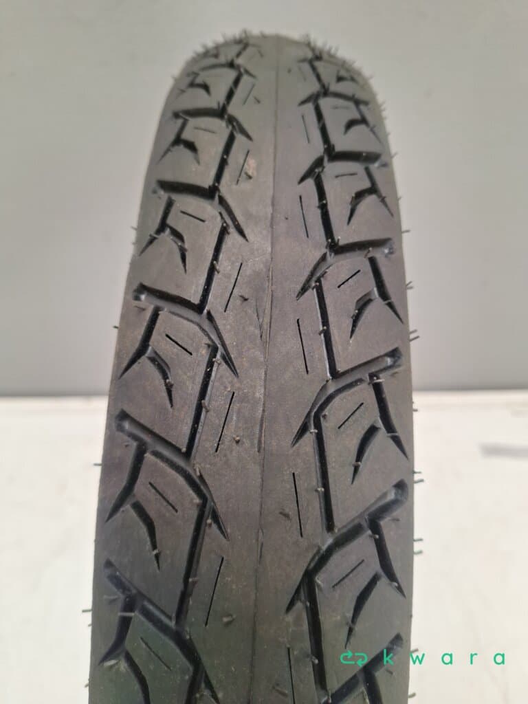 Aprox. 30 Itens - Fogareiro, copos, mop, cadeira, casinha para cachorro, escapamento para moto, pneu e outros - foto 3