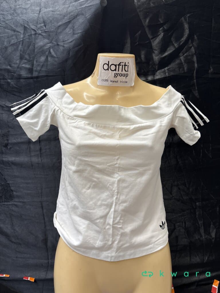 Aprox. 126 Roupas diversas (GAP, Colcci e outros) - AVA VEN VES 067 - foto 3