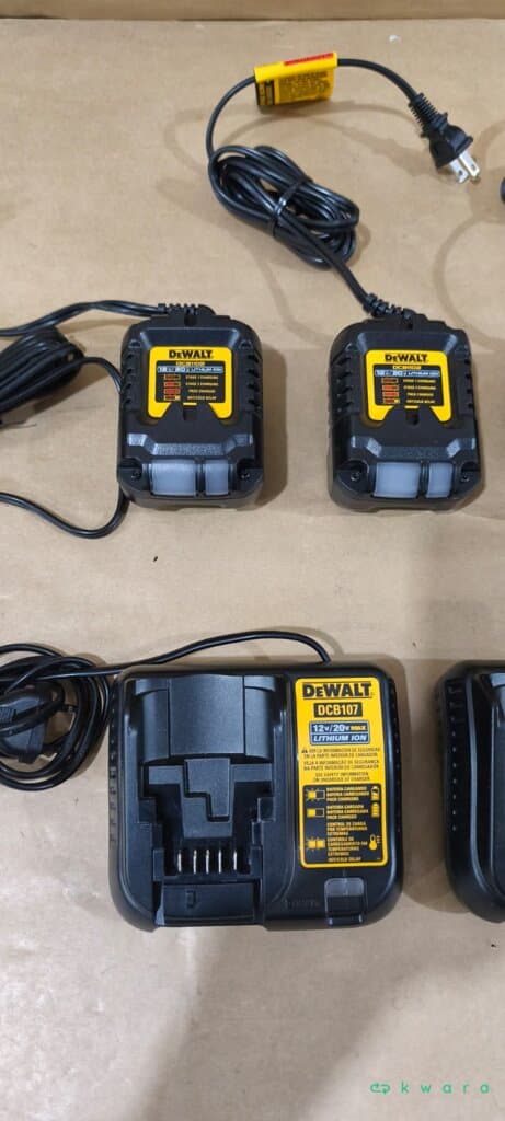 8 Itens - Carregadores Dewalt DCB1102-B e DCB107-BR - Saldo A - KR5685 - foto 2