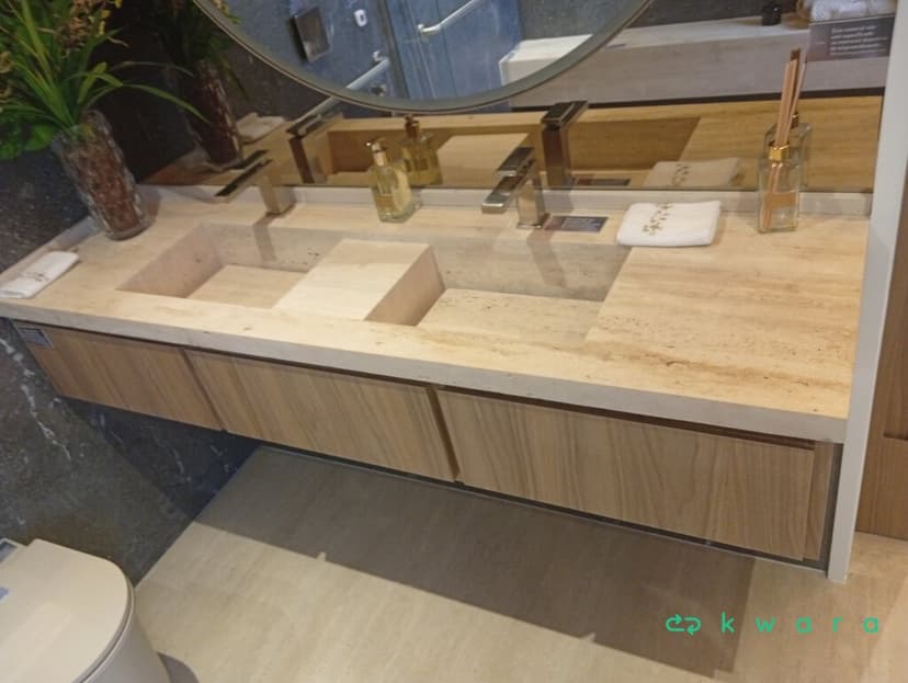 Pedra com 2 cubas esculpidas, gabinete com portas falsas e banco em pedra (não inclui decoração e torneiras) - foto 1