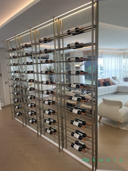 Suporte para garrafas de vinho em estrutura de ferro e aprox. 40 garrafas de vinho - foto 1