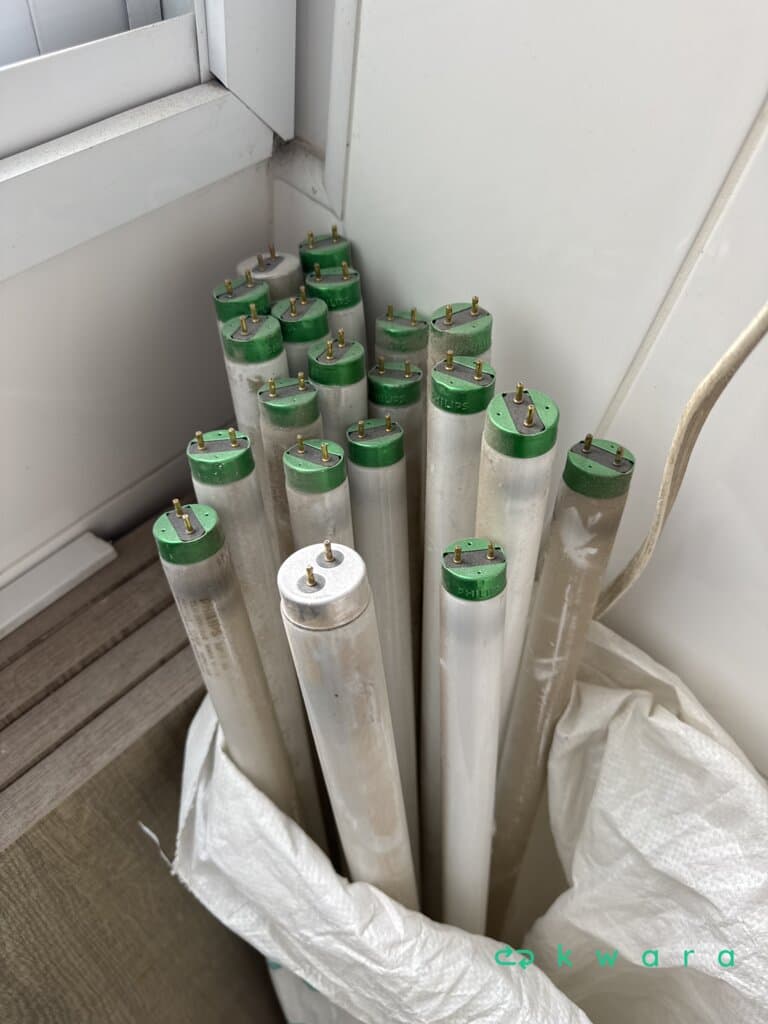 Aprox. 22 Lâmpadas tubular diversas - foto 1