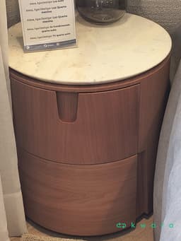 Mesa de canto com 2 gavetas - foto 1