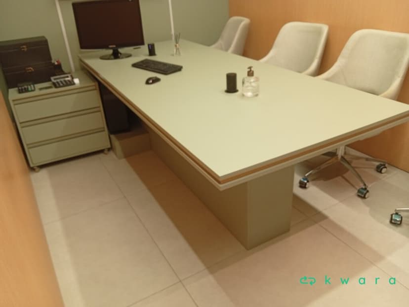 Mesa de reunião para 6 lugares e gaveteiro (não inclui cadeiras e itens) - foto 1