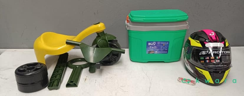 Aprox. 40 Itens - Cuecas, ventilador ventisol, cadeiras, mala, capacete e outros - foto 8