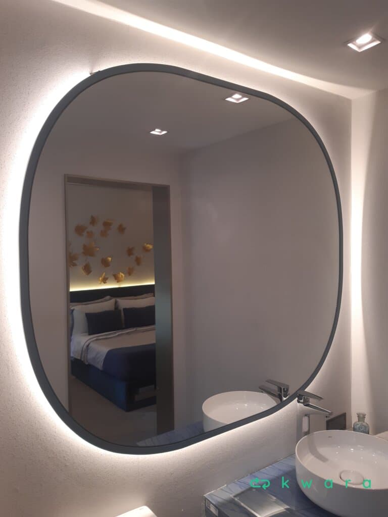 Espelho com moldura e iluminação led - foto 1