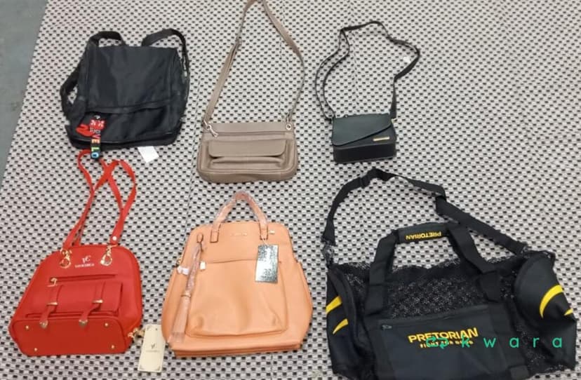 Aprox. 12 Bolsas diversas - Saldo A - KO3285 - foto 2
