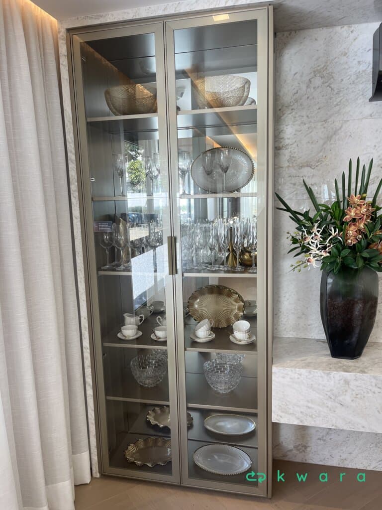 Cristaleira com 2 portas (não inclui decoração) - foto 1
