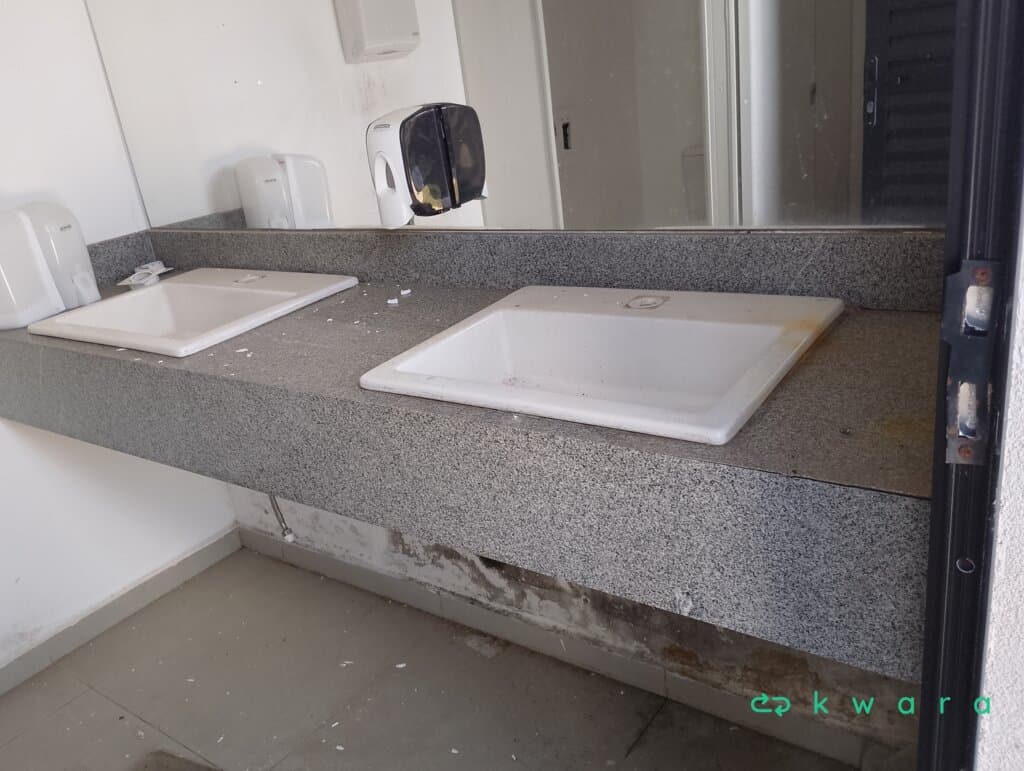 2 Vasos Sanitários e Pedra com 2 Cubas - foto 3