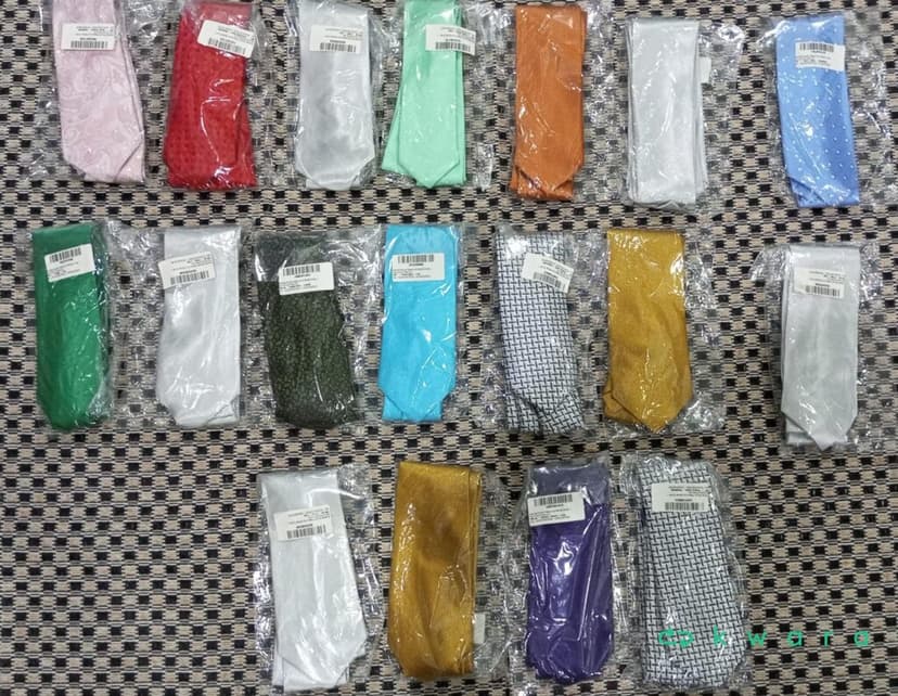 Aprox. 33 coletes e gravatas diversas - KO 3380 - Saldo A - foto 3