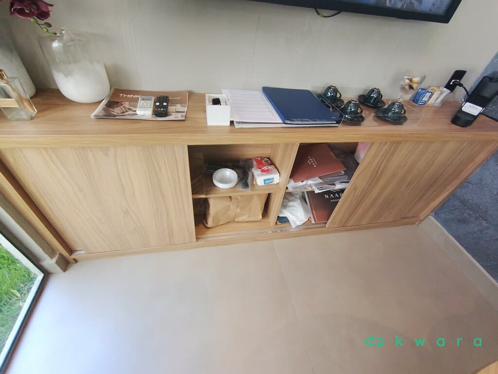 Armário baixo com 2 portas de correr (não inclui decoração) - foto 2