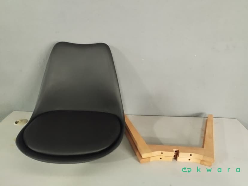 Aprox 30 Itens: Cadeira eames wood leda preta, cuba para pia do banheiro deca e outros. - foto 1