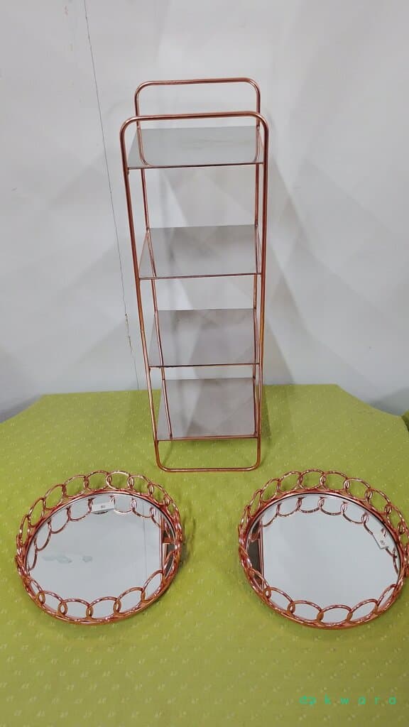 2 Bandejas Redondas Rose Gold Círculos e 1 Doceira Torre Quadrada Rosé Gold - foto 4