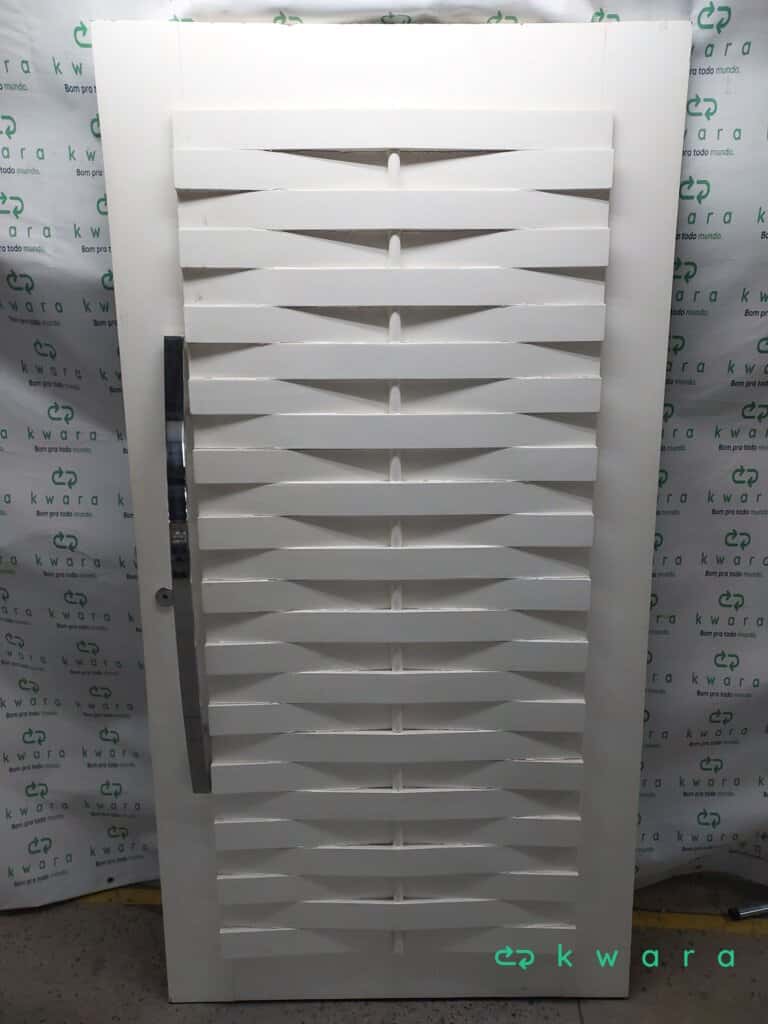 Porta com puxador em metal, batente e guarnição - foto 3