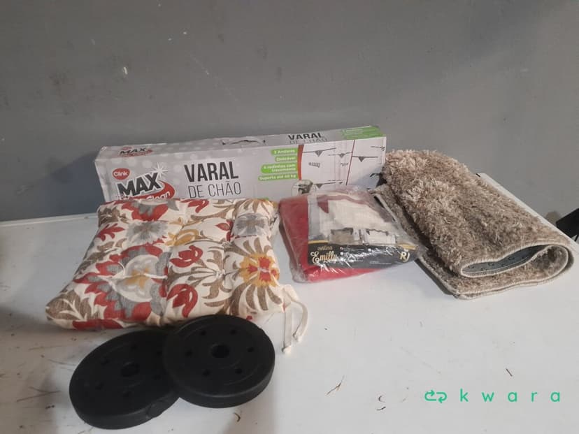 Aprox. 100 itens: Vestuário, calçados e cama, mesa e banho - foto 1