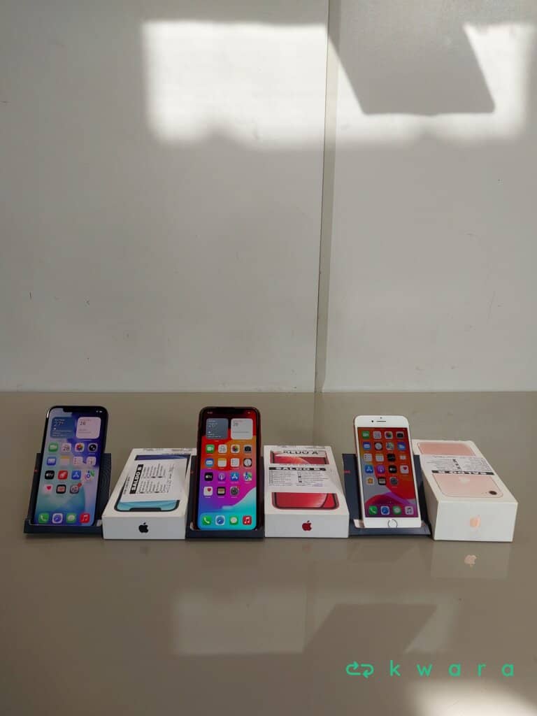 Aprox 54 Itens: Smartphones Samsung, Motorola, Apple e Infinix com variados modelos - foto 1