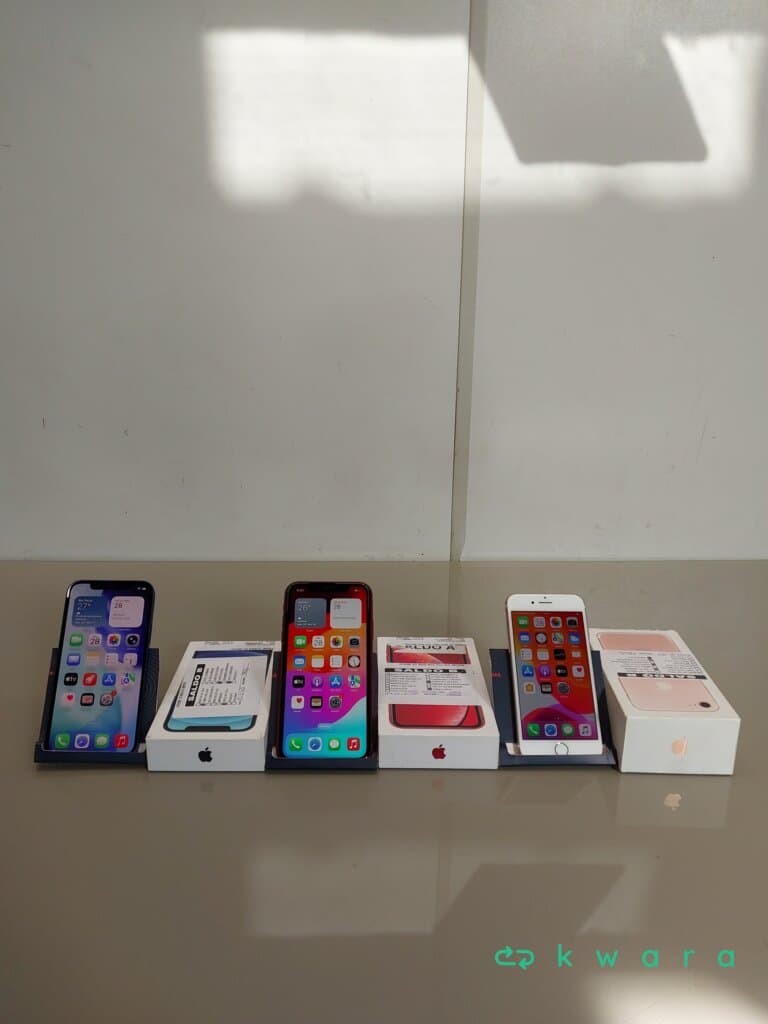 Aprox 54 Itens: Smartphones Samsung, Motorola, Apple e Infinix com variados modelos - foto 1