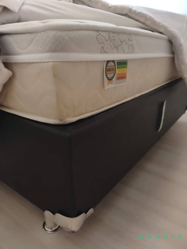 Base de cama casal com colchão (não inclui jogo de cama) - foto 1