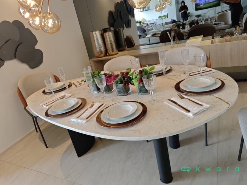 Mesa de jantar com tampo de pedra - foto 1
