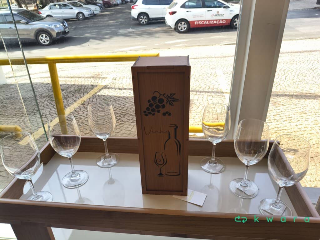6 Taças e caixa porta vinho - foto 1