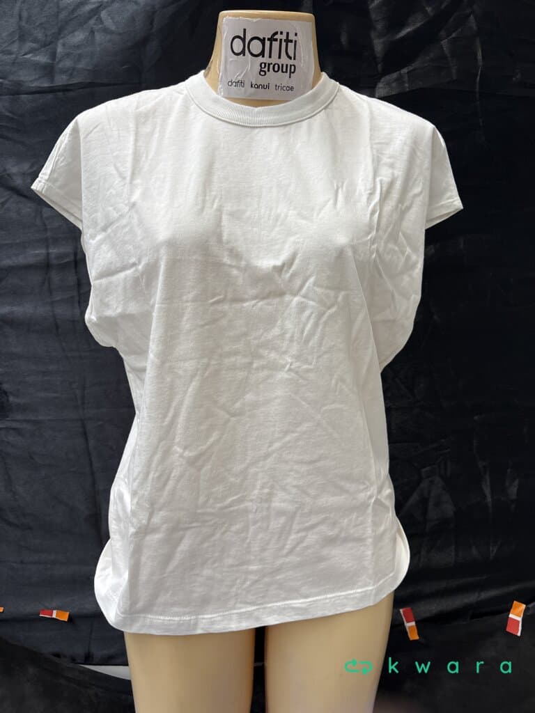 Aprox. 126 Roupas diversas (GAP, Colcci e outros) - AVA VEN VES 067 - foto 5