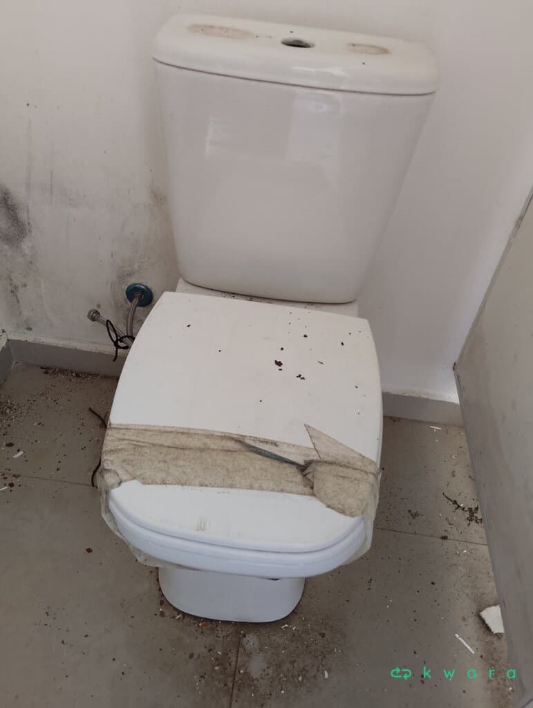 2 Vasos Sanitários e Pedra com 2 Cubas - foto 2
