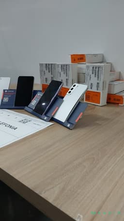Aprox 22 Itens: Smartphones Samsung Galaxy S21 e S22 128GB e 256GB (varias cores) - foto 4