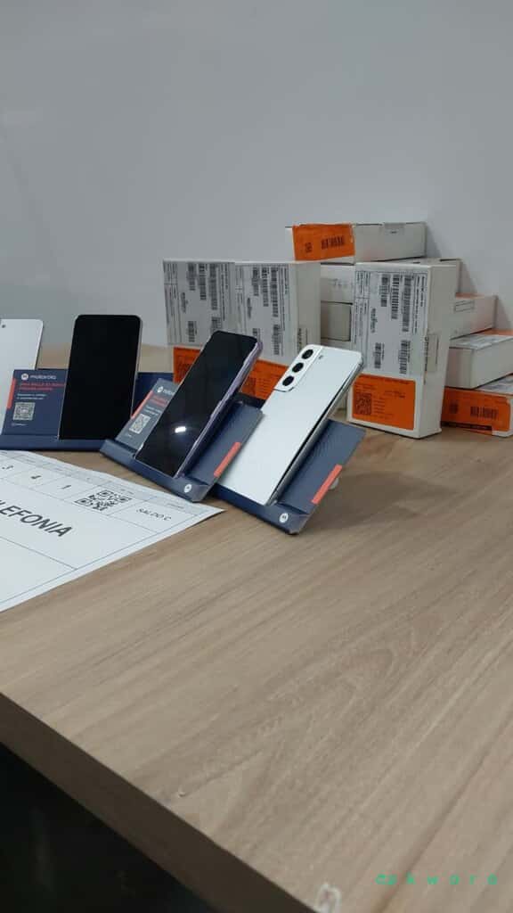 Aprox 22 Itens: Smartphones Samsung Galaxy S21 e S22 128GB e 256GB (varias cores) - foto 4
