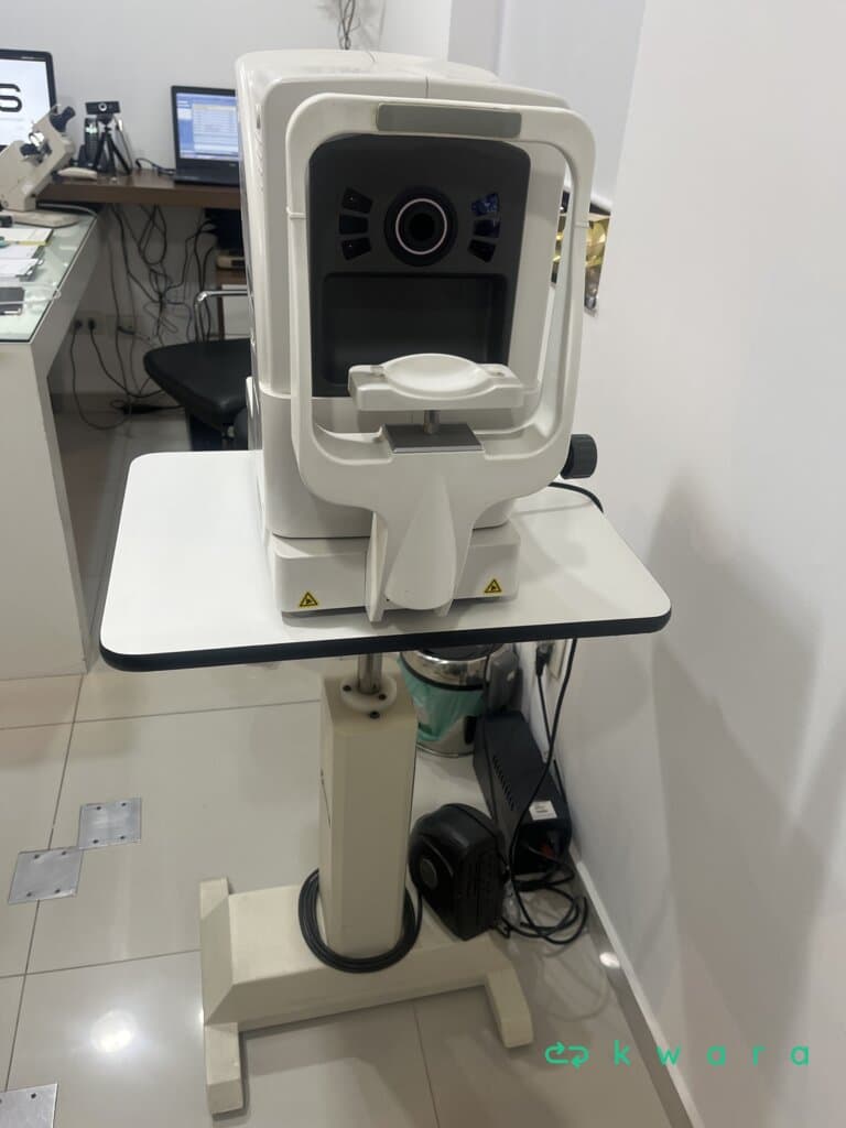 Auto refrator URK-700 -110-240v e mesa de apoio - foto 6